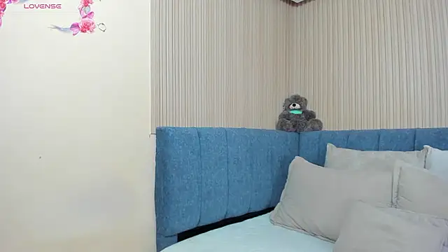 Snapshot of Dulce_emi chatting on February 14, 2026, 12:24 pm Dulce emi online show from February 14, 2026, 12:24 pm