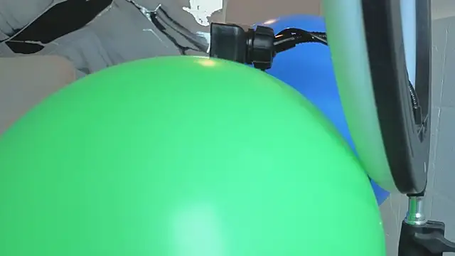 Snapshot of Hanna_Goldenst chatting on December 19, 2025, 11:39 am Hanna Goldenst online show from December 19, 2025, 11:39 am