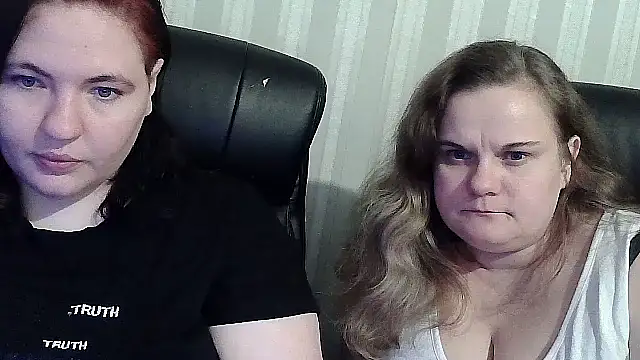 Snapshot of HollyXXEva chatting on November 26, 2025, 2:07 pm HollyXXEva online show from November 26, 2025, 2:07 pm