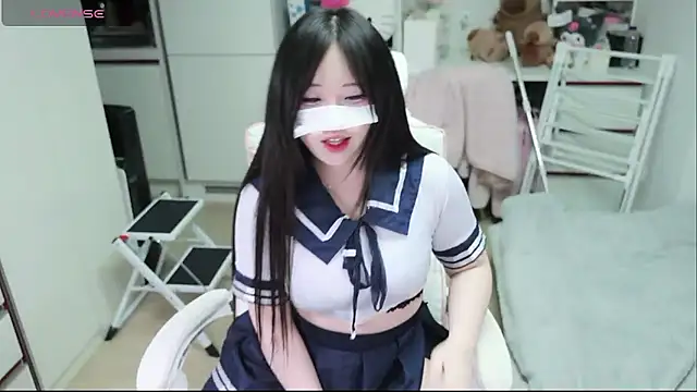 kimhyeona2005 online show from February 11, 2026, 11:59 am