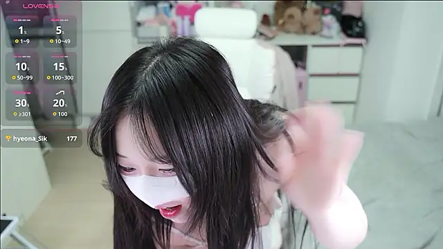 kimhyeona2005 online show from April 10, 2026, 11:48 am