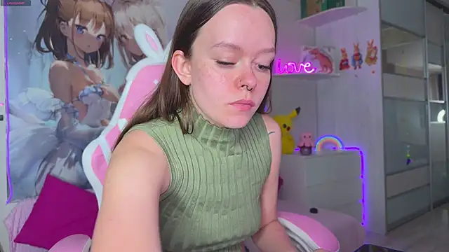 CheekySashaCharm online show from April 17, 2026, 12:52 pm