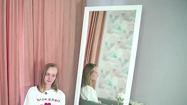 Snapshot of MozellaHorth chatting on November 20, 2025, 3:50 am MozellaHorth online show from November 20, 2025, 3:50 am