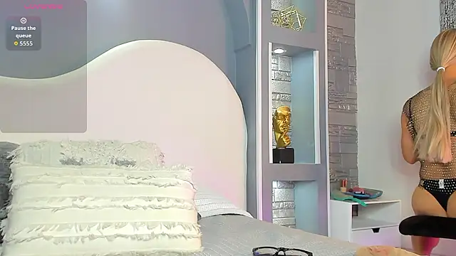 Snapshot of Valentino_moretti chatting on February 3, 2026, 12:10 pm Valentino moretti online show from February 3, 2026, 12:10 pm