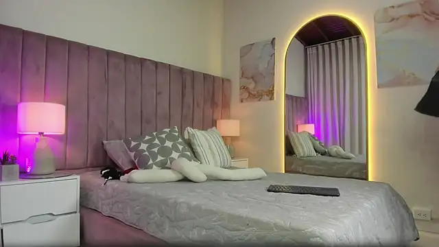 Snapshot of Valentino_moretti chatting on February 12, 2026, 1:17 pm Valentino moretti online show from February 12, 2026, 1:17 pm