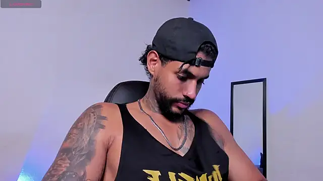 LuigiVitale 1 online show from July 17, 2026, 1:34 am