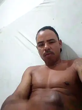 morenoosafado18cm online show from December 3, 2025, 9:46 pm