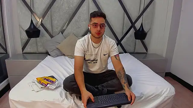 Ethan Greys online show from January 14, 2026, 11:31 pm