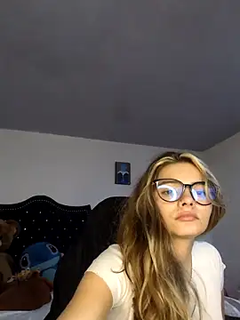 scarlethowens1 online show from June 5, 2026, 6:09 am