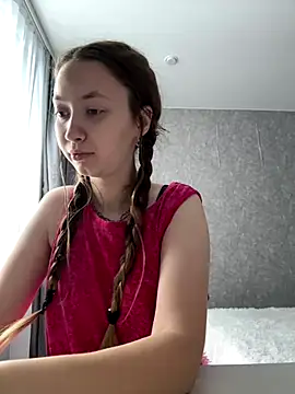 Holy Poly online show from December 19, 2025, 8:32 am