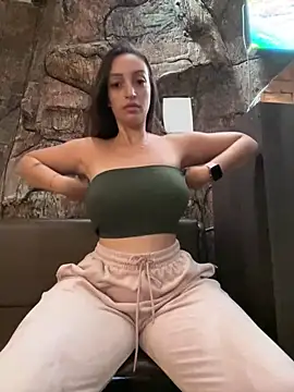 BelleRune online show from April 3, 2026, 6:17 pm