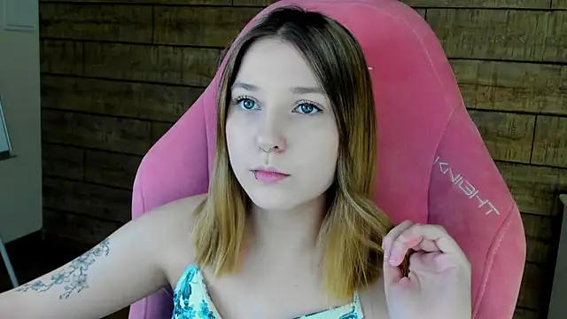 TinnaBurton online show from March 8, 2026, 4:33 pm