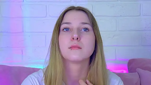 TinnaBurton online show from March 16, 2026, 4:33 pm