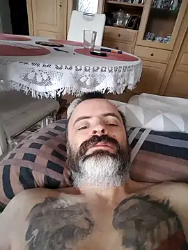 Snapshot of Artur50 chatting on November 19, 2025, 7:52 am Artur50 online show from November 19, 2025, 7:52 am