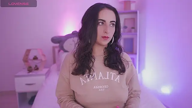 Snapshot of Enola_Holmes_ chatting on February 18, 2026, 12:34 pm Enola Holmes online show from February 18, 2026, 12:34 pm