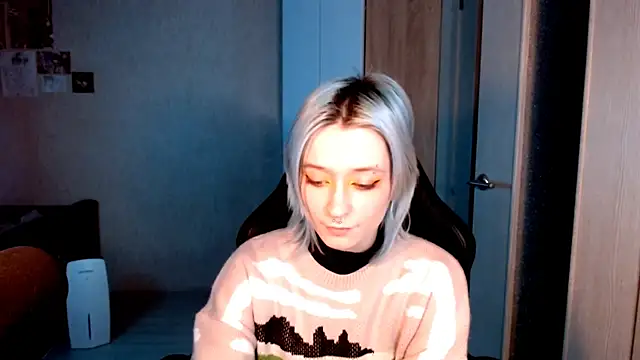 SophiaLur online show from November 20, 2025, 3:23 pm