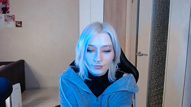 SophiaLur online show from November 29, 2025, 12:08 pm