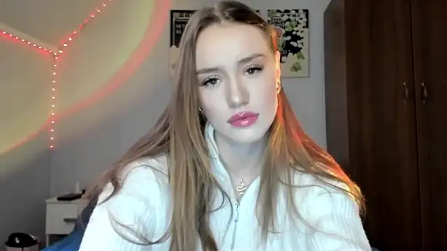 tinyglow online show from April 11, 2026, 10:03 pm