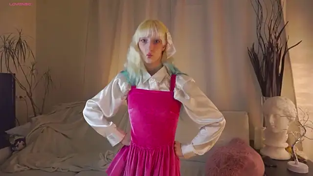 Snapshot of BeverlyWahoske chatting on November 14, 2025, 9:13 pm BeverlyWahoske online show from November 14, 2025, 9:13 pm