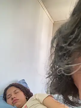 Snapshot of EmilyCm chatting on November 14, 2025, 6:17 pm EmilyCm online show from November 14, 2025, 6:17 pm