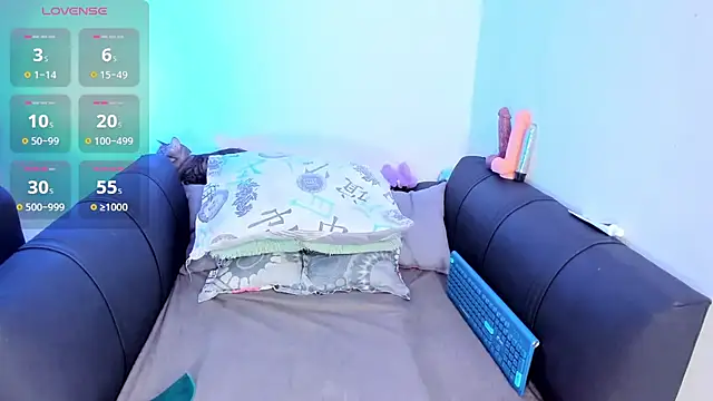 evelisse  online show from March 7, 2026, 3:14 am