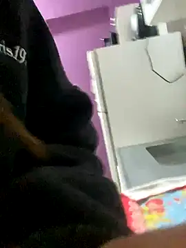 Snapshot of putit4444 chatting on November 22, 2025, 8:35 am putit4444 online show from November 22, 2025, 8:35 am