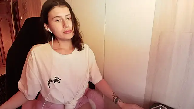 Snapshot of KristinaScott chatting on February 24, 2026, 4:05 pm KristinaScott online show from February 24, 2026, 4:05 pm