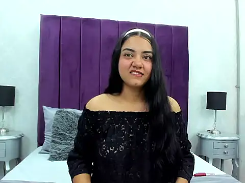 SalomeLee online show from November 17, 2025, 11:27 am