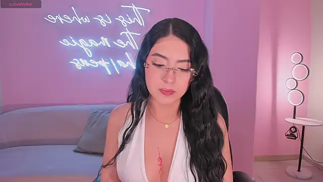 HaileyRoss  online show from April 15, 2026, 12:45 pm