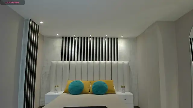 AmberFox1 online show from December 21, 2025, 10:44 am