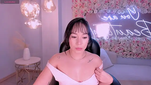 ZaraKafruni online show from February 16, 2026, 12:40 am