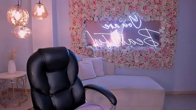 SophieLanne online show from March 31, 2026, 4:02 am