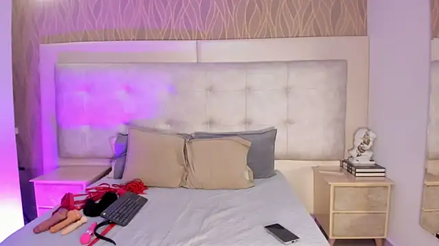 NalaRoux online show from January 7, 2026, 3:53 am