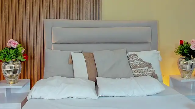 Snapshot of LondraBlush chatting on February 12, 2026, 12:44 pm LondraBlush online show from February 12, 2026, 12:44 pm