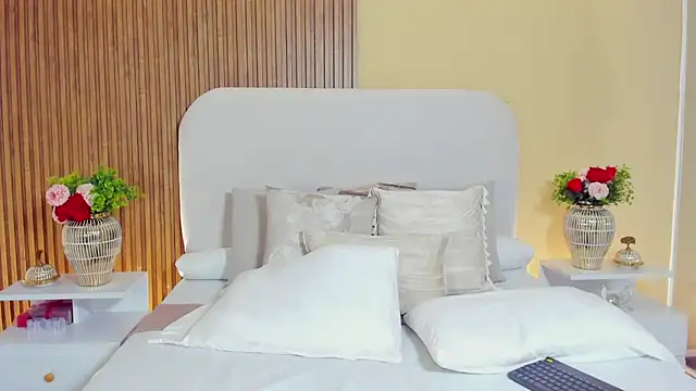 Snapshot of LondraBlush chatting on March 25, 2026, 1:50 pm LondraBlush online show from March 25, 2026, 1:50 pm