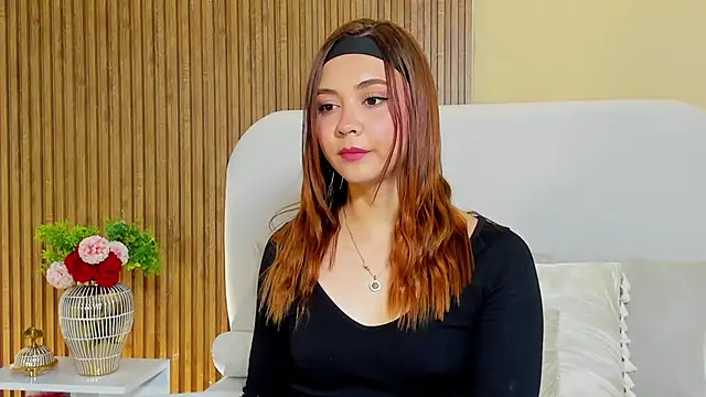 Snapshot of LondraBlush chatting on April 8, 2026, 1:33 pm LondraBlush online show from April 8, 2026, 1:33 pm