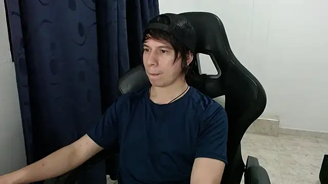 Snapshot of Daniell_Young chatting on November 18, 2025, 7:35 am Daniell Young online show from November 18, 2025, 7:35 am