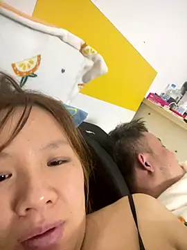 yiyi0316 online show from November 29, 2025, 6:33 pm