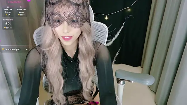 Lulu QAQ online show from November 20, 2025, 4:07 pm