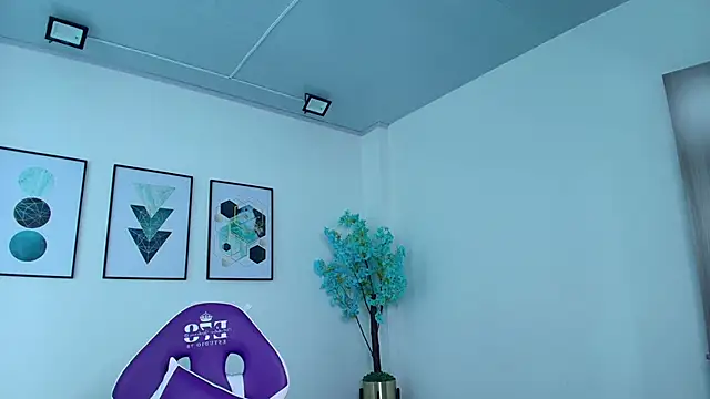 Gemma bellini online show from April 12, 2026, 11:37 am