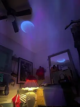 Snapshot of Motherbigbus chatting on December 21, 2025, 7:26 am Motherbigbus online show from December 21, 2025, 7:26 am