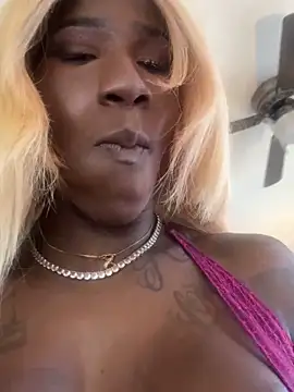 Snapshot of Motherbigbus chatting on January 5, 2026, 6:22 pm Motherbigbus online show from January 5, 2026, 6:22 pm