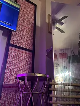 Motherbigbus online show from February 19, 2026, 10:33 am