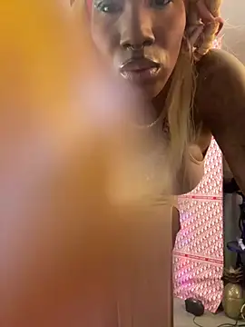 Snapshot of Motherbigbus chatting on March 4, 2026, 5:24 am Motherbigbus online show from March 4, 2026, 5:24 am