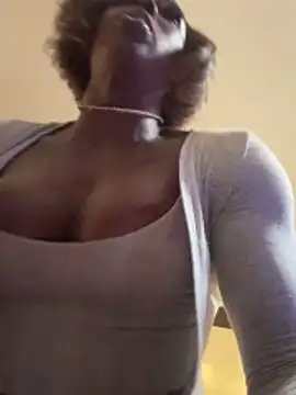 Snapshot of Motherbigbus chatting on March 6, 2026, 3:03 am Motherbigbus online show from March 6, 2026, 3:03 am