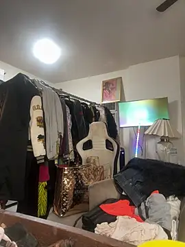 Snapshot of Motherbigbus chatting on March 9, 2026, 10:19 am Motherbigbus online show from March 9, 2026, 10:19 am