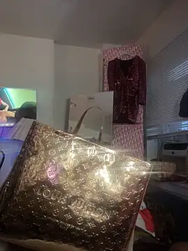 Snapshot of Motherbigbus chatting on March 10, 2026, 1:27 pm Motherbigbus online show from March 10, 2026, 1:27 pm