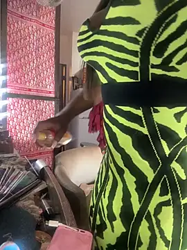 Snapshot of Motherbigbus chatting on March 24, 2026, 11:43 pm Motherbigbus online show from March 24, 2026, 11:43 pm