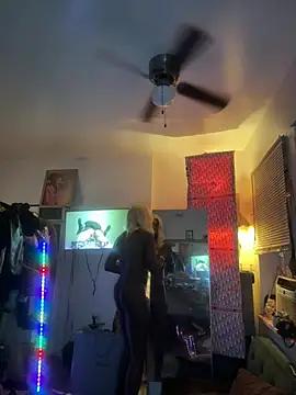 Snapshot of Motherbigbus chatting on March 28, 2026, 10:48 am Motherbigbus online show from March 28, 2026, 10:48 am