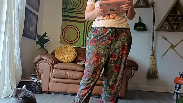 bruisedblossoms online show from March 16, 2026, 6:01 pm